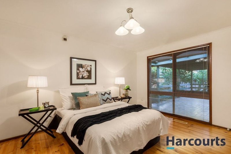 Photo - 8 Hassett Court, Wantirna South VIC 3152 - Image 5