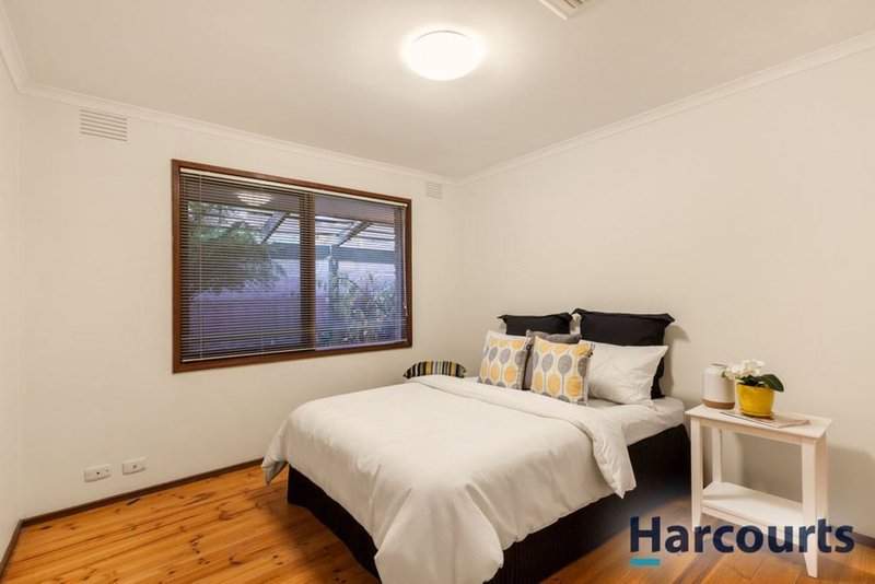 Photo - 8 Hassett Court, Wantirna South VIC 3152 - Image 6