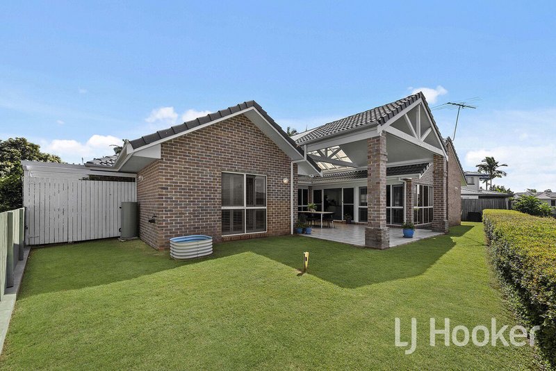 Photo - 8 Hatherton Crescent, Carindale QLD 4152 - Image 2