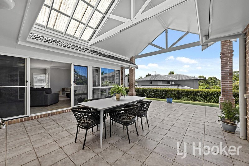 Photo - 8 Hatherton Crescent, Carindale QLD 4152 - Image 12