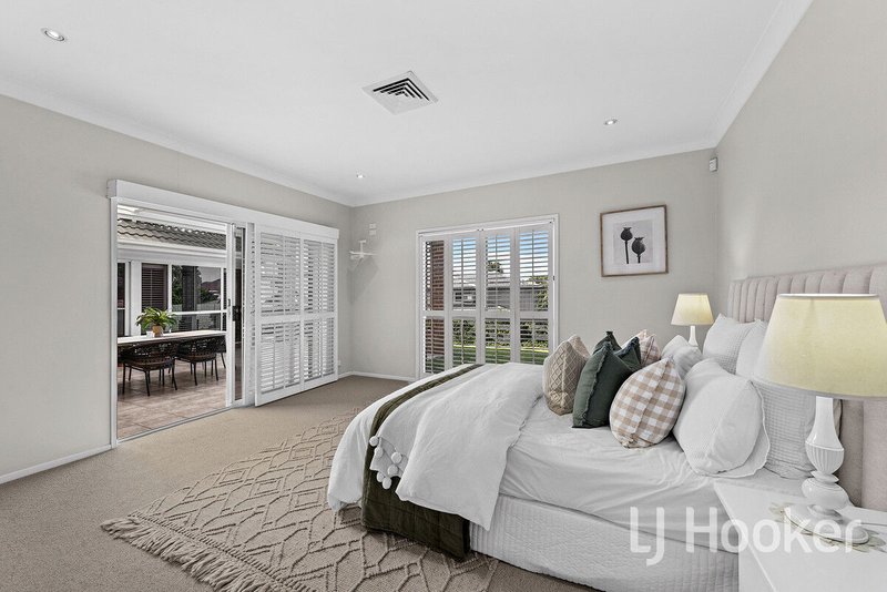 Photo - 8 Hatherton Crescent, Carindale QLD 4152 - Image 14