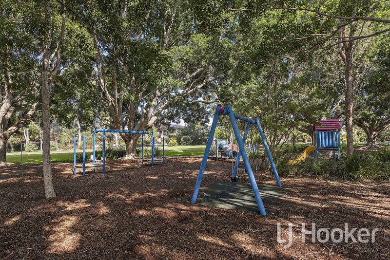 Photo - 8 Hatherton Crescent, Carindale QLD 4152 - Image 23