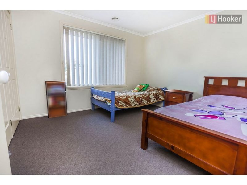 Photo - 8 Havilland Drive, Roxburgh Park VIC 3064 - Image 10