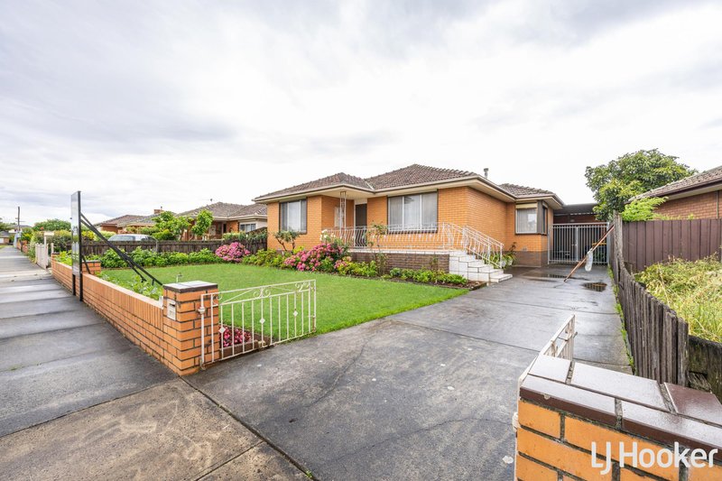 Photo - 8 Heather Avenue, Thomastown VIC 3074 - Image 2