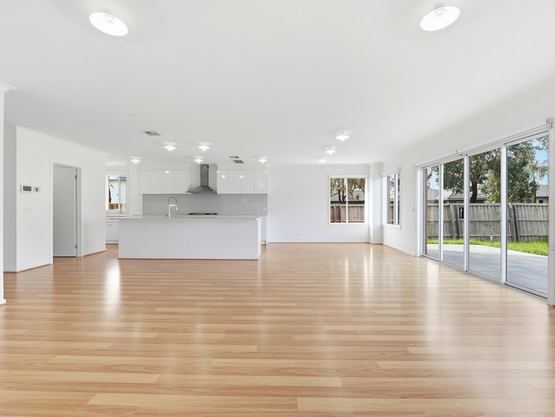 Photo - 8 Heathwren View, Werribee VIC 3030 - Image 10