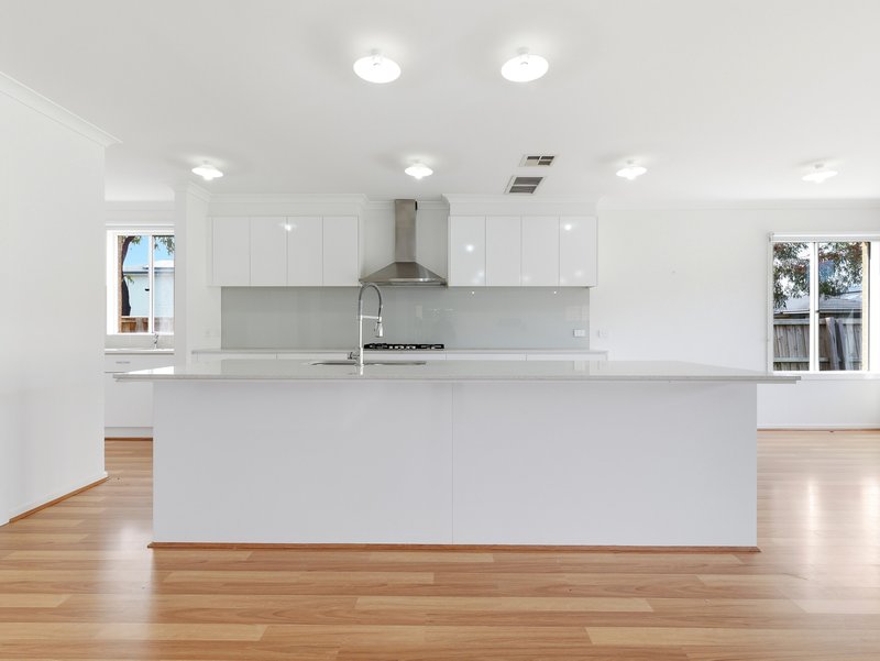 Photo - 8 Heathwren View, Werribee VIC 3030 - Image 11