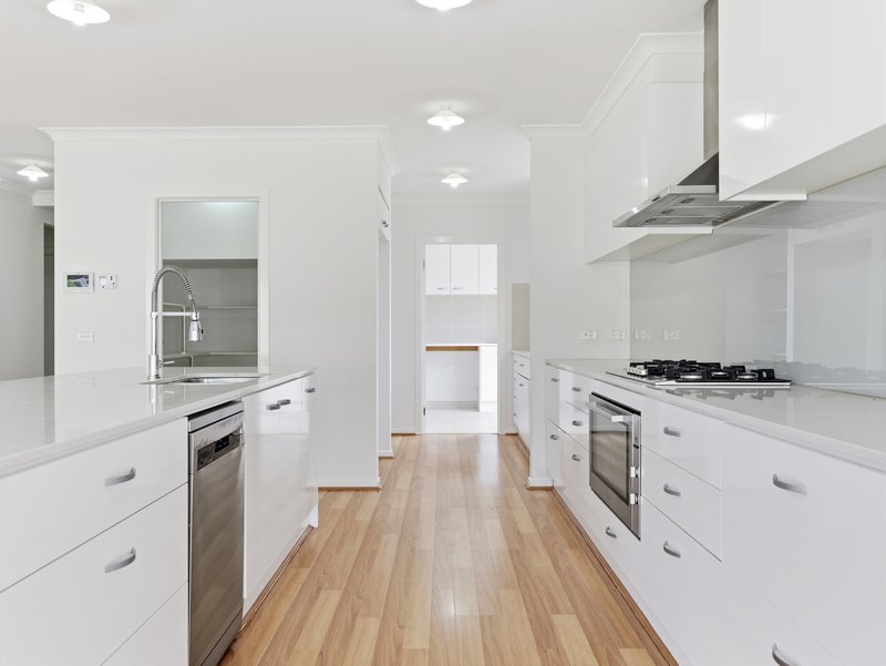 Photo - 8 Heathwren View, Werribee VIC 3030 - Image 13