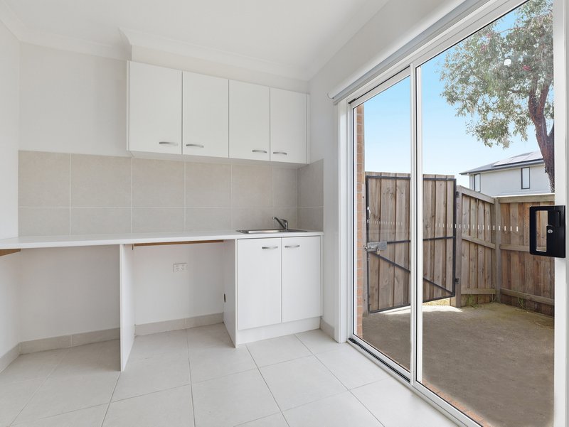 Photo - 8 Heathwren View, Werribee VIC 3030 - Image 19