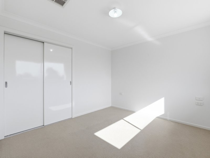 Photo - 8 Heathwren View, Werribee VIC 3030 - Image 23