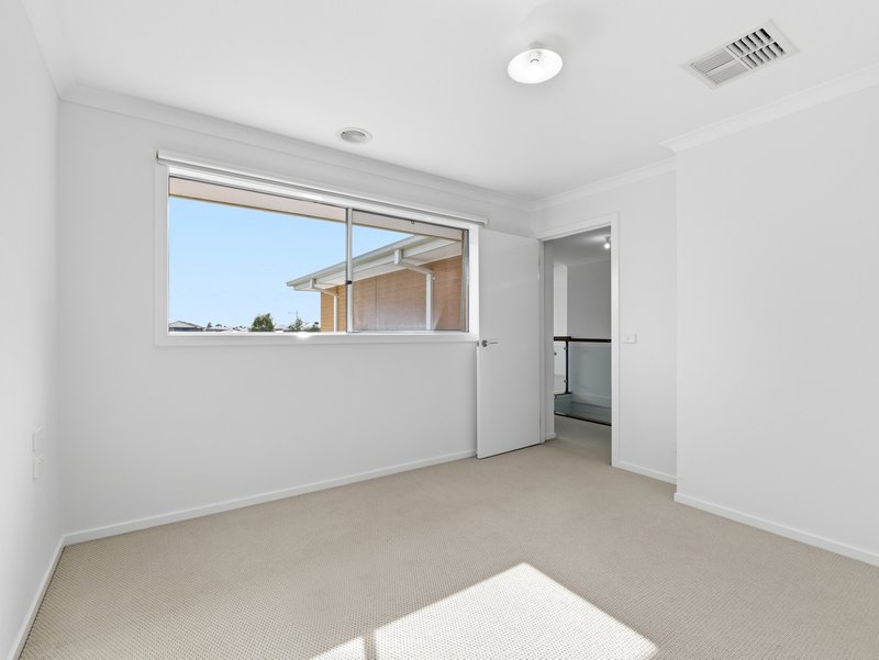 Photo - 8 Heathwren View, Werribee VIC 3030 - Image 24