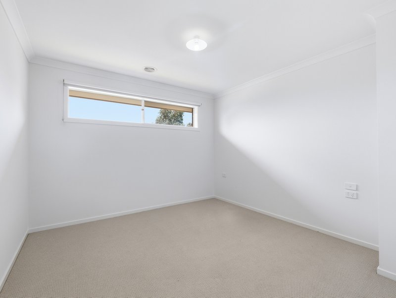 Photo - 8 Heathwren View, Werribee VIC 3030 - Image 25