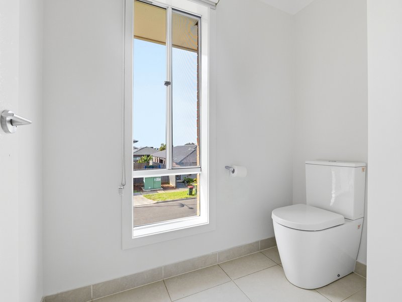 Photo - 8 Heathwren View, Werribee VIC 3030 - Image 29
