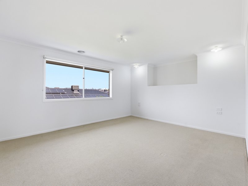 Photo - 8 Heathwren View, Werribee VIC 3030 - Image 30