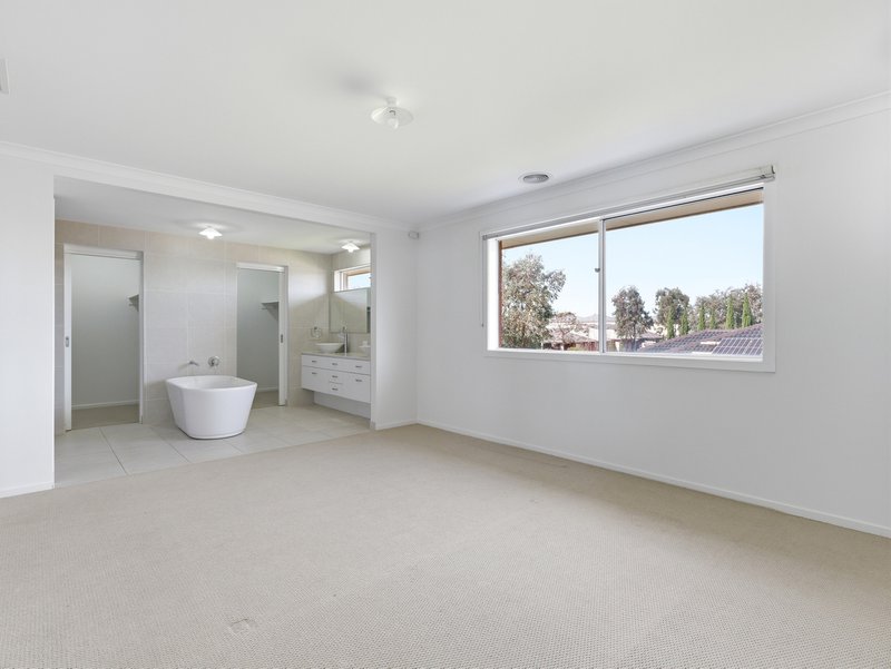 Photo - 8 Heathwren View, Werribee VIC 3030 - Image 32