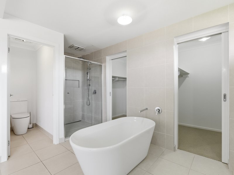 Photo - 8 Heathwren View, Werribee VIC 3030 - Image 35