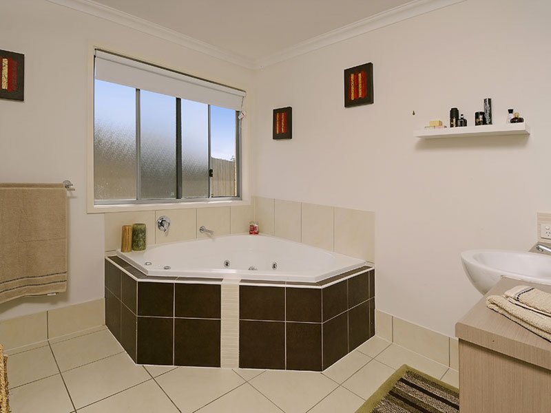 Photo - 8 Hedge Ct , Aspley QLD 4034 - Image 10