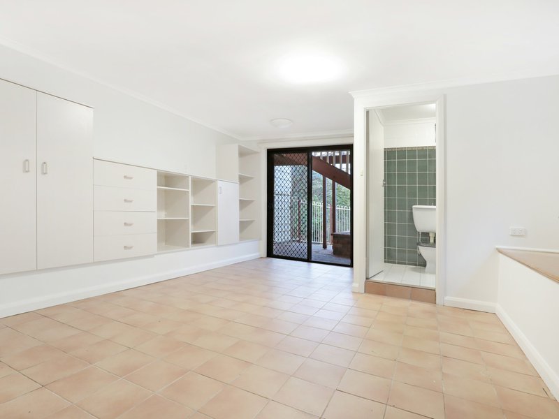 Photo - 8 Helicia Ave , Figtree NSW 2525 - Image 7