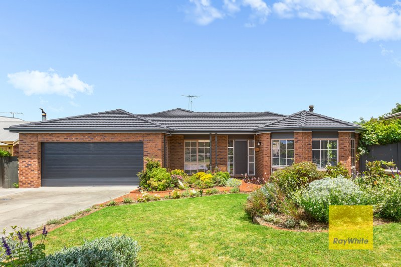 8 Hemswell Court, Highton VIC 3216