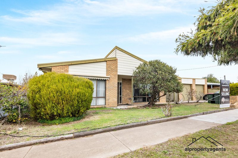 8 Henderson Avenue, Horsham VIC 3400