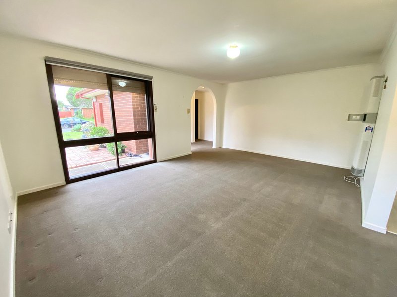 Photo - 8 Hendon Court, Clarinda VIC 3169 - Image 11