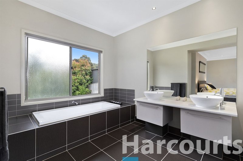 Photo - 8 Heron Ridge, Brown Hill VIC 3350 - Image 11