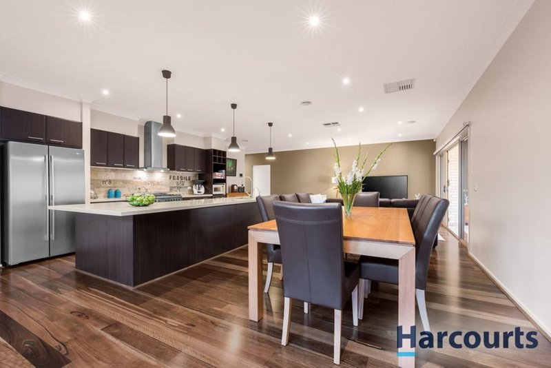 Photo - 8 Hewitt Court, Wantirna VIC 3152 - Image 2