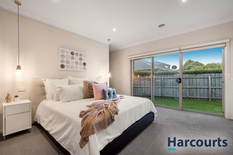 Photo - 8 Hewitt Court, Wantirna VIC 3152 - Image 5