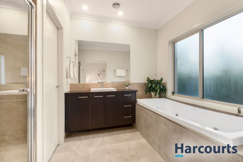 Photo - 8 Hewitt Court, Wantirna VIC 3152 - Image 6