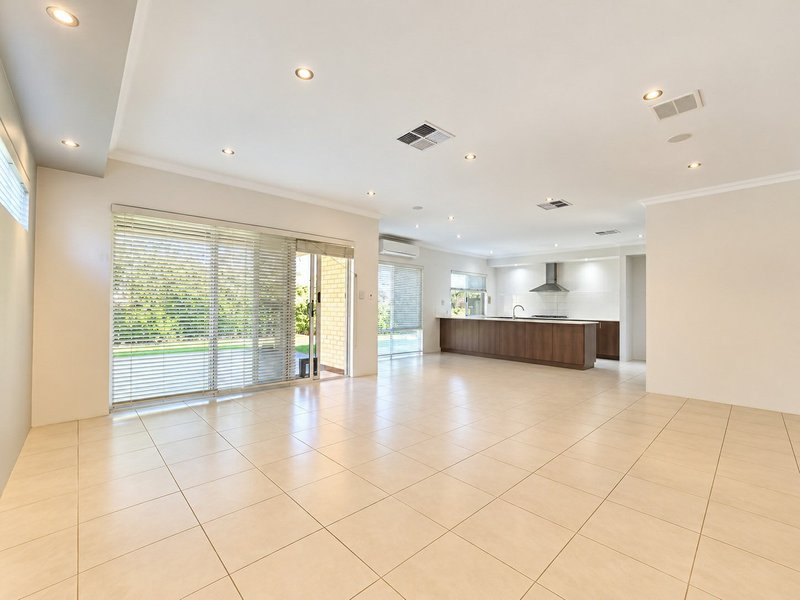 Photo - 8 Hewitt Link, Harrisdale WA 6112 - Image 4