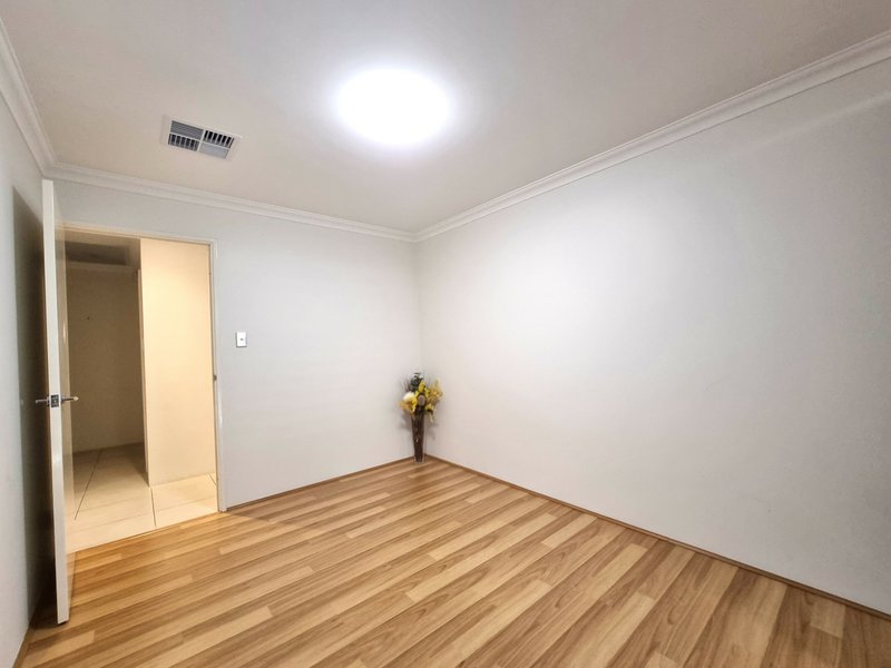 Photo - 8 Hewitt Link, Harrisdale WA 6112 - Image 5