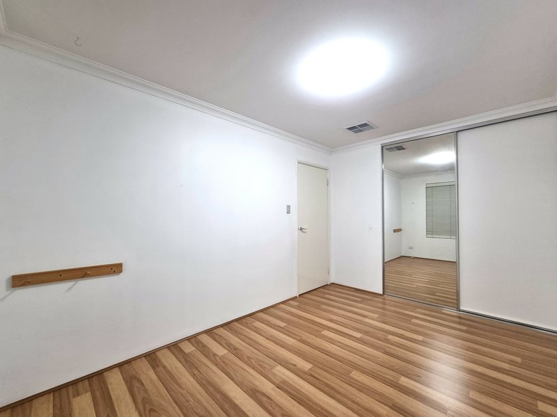Photo - 8 Hewitt Link, Harrisdale WA 6112 - Image 7