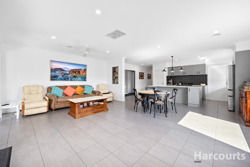 Photo - 8 Hickory Street, Warragul VIC 3820 - Image 6