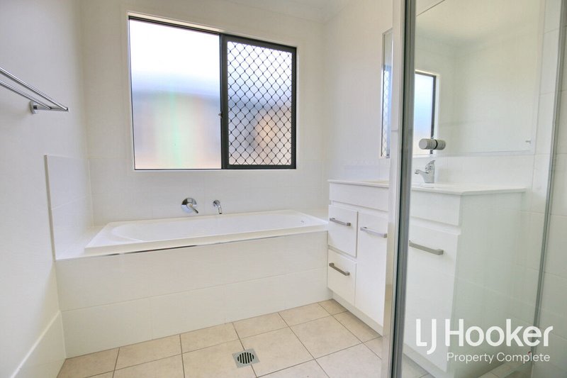 Photo - 8 Hiddenvale Circuit, Yarrabilba QLD 4207 - Image 7