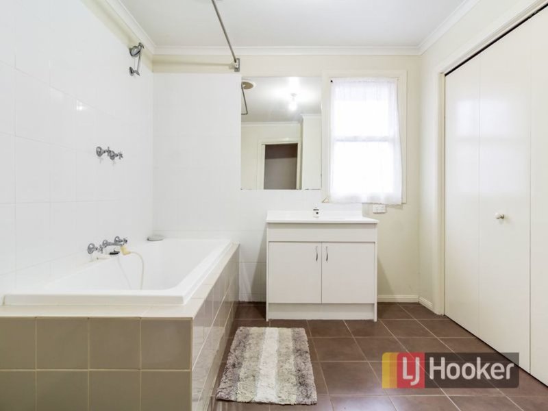 Photo - 8 Highland Avenue, Hampton Park VIC 3976 - Image 9