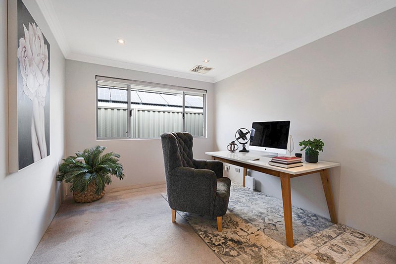 Photo - 8 Highland Rise, Piara Waters WA 6112 - Image 7