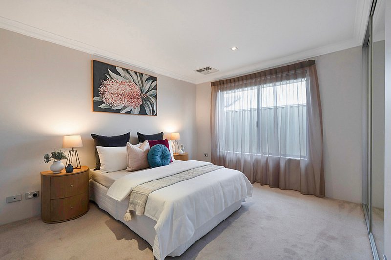 Photo - 8 Highland Rise, Piara Waters WA 6112 - Image 11