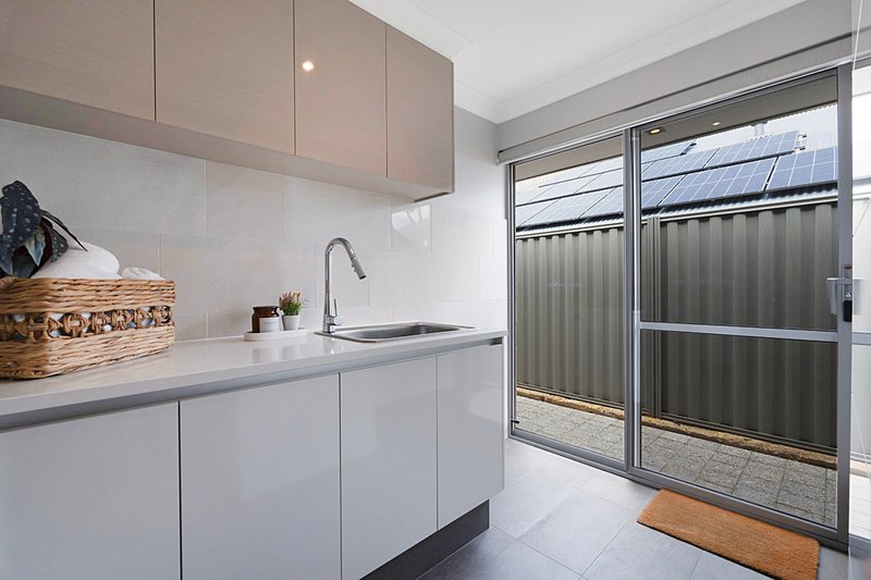 Photo - 8 Highland Rise, Piara Waters WA 6112 - Image 26