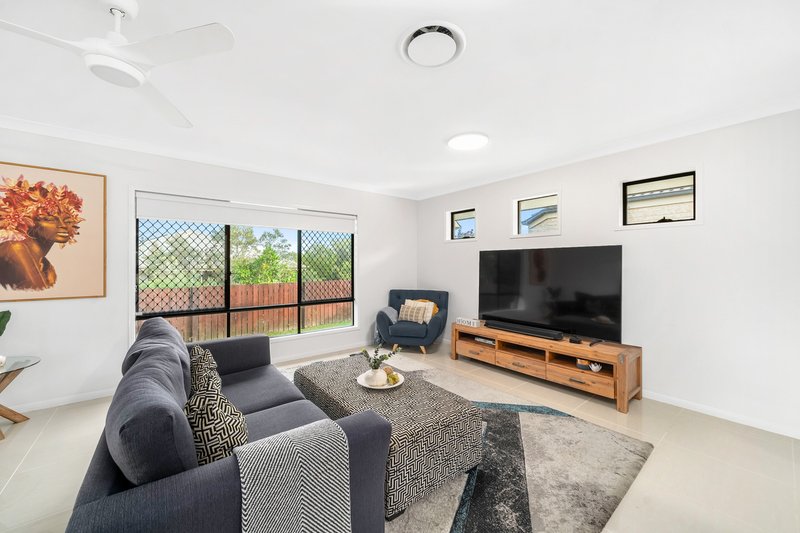 Photo - 8 Hirsch Court, North Lakes QLD 4509 - Image 10