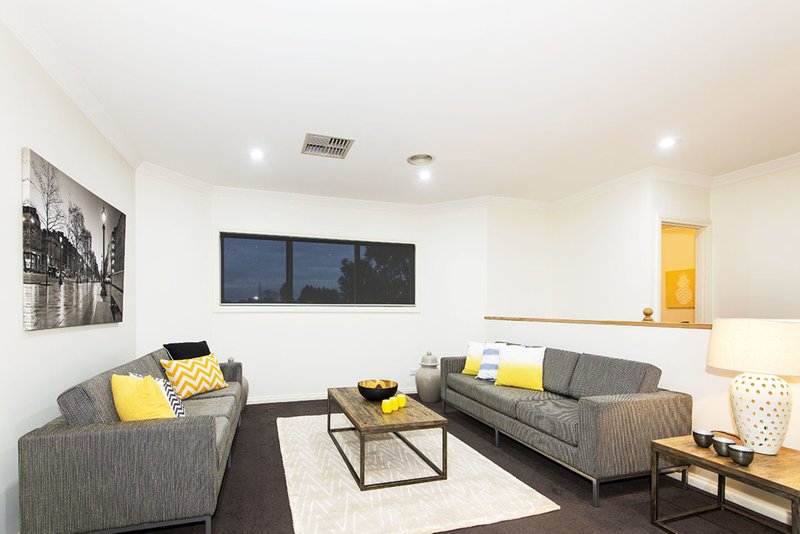 Photo - 8 Hoddle Court, Mill Park VIC 3082 - Image 5