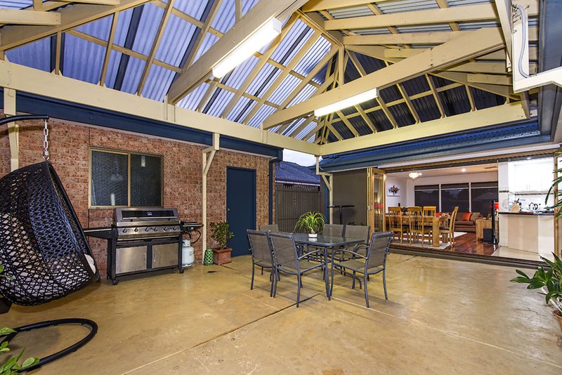 Photo - 8 Hoddle Court, Mill Park VIC 3082 - Image 9