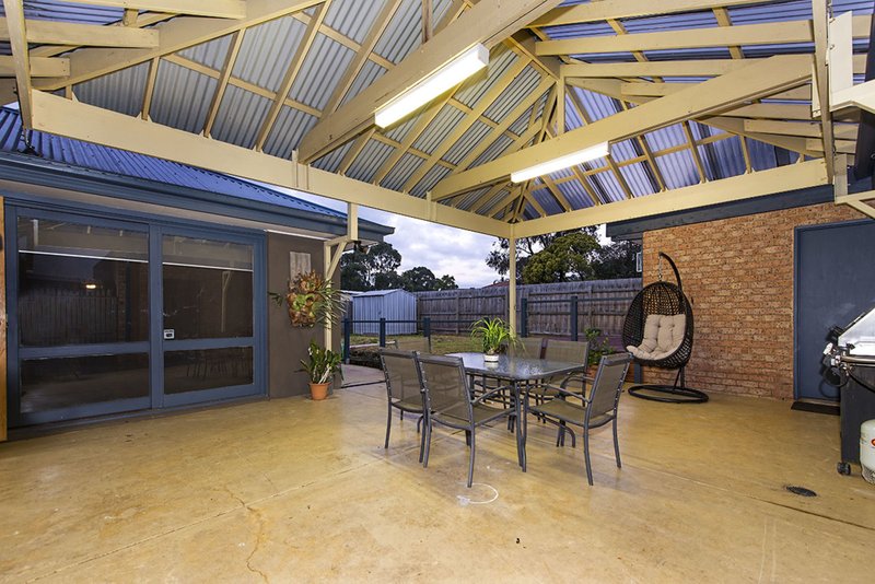 Photo - 8 Hoddle Court, Mill Park VIC 3082 - Image 10