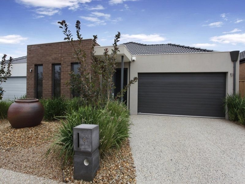 Photo - 8 Holland Way, Caroline Springs VIC 3023 - Image 2