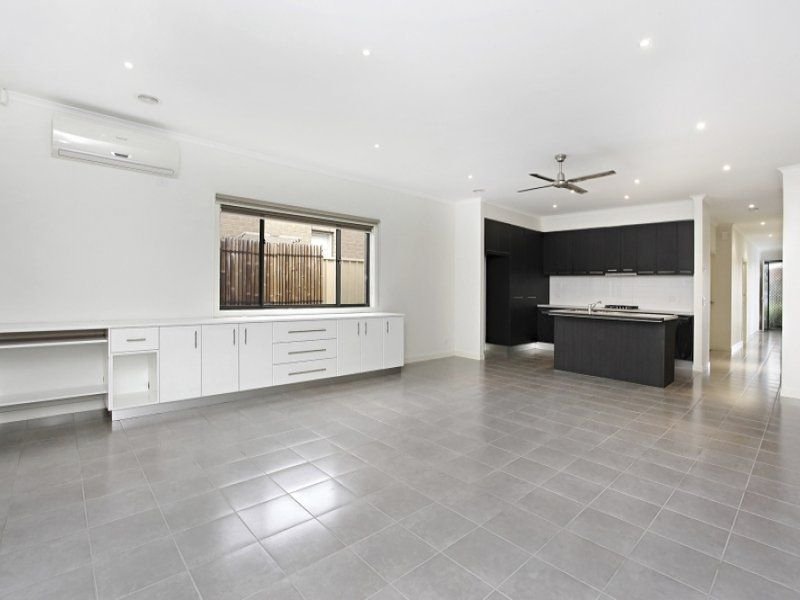 Photo - 8 Holland Way, Caroline Springs VIC 3023 - Image 7