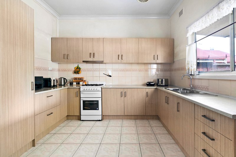 Photo - 8 Holloway Road, Brunswick VIC 3056 - Image 6
