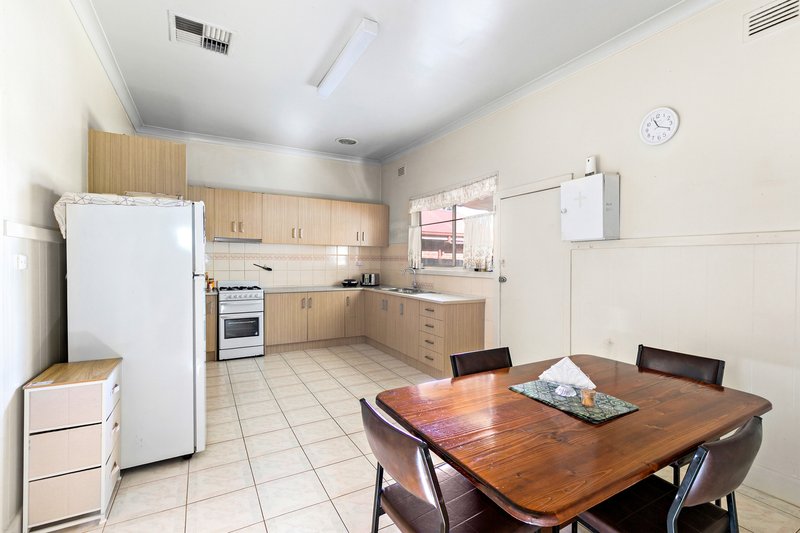 Photo - 8 Holloway Road, Brunswick VIC 3056 - Image 8