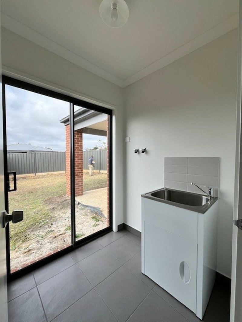 Photo - 8 Holman Road, Kilmore VIC 3764 - Image 7