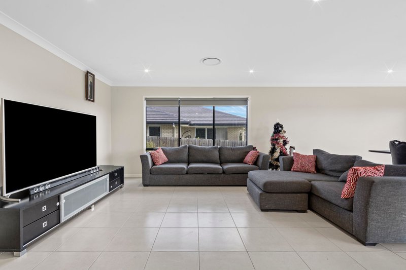 Photo - 8 Holroyd Street, Brassall QLD 4305 - Image 4