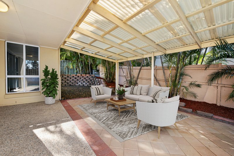 Photo - 8 Homebush Crescent, Sinnamon Park QLD 4073 - Image 2