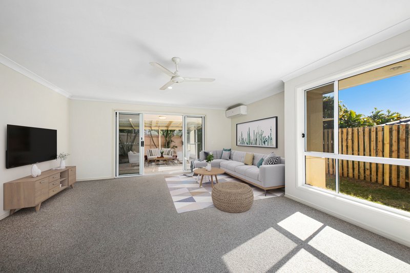 Photo - 8 Homebush Crescent, Sinnamon Park QLD 4073 - Image 4