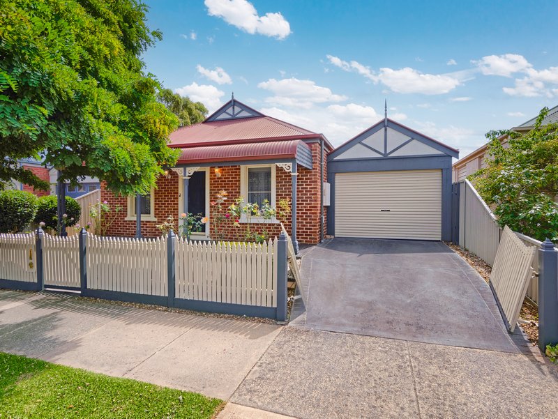 8 Honeysuckle Close, Pakenham VIC 3810